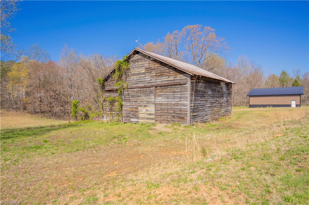 2536 Tyro Road Lexington, NC 27295 - Photo 35 of 41 Old barn