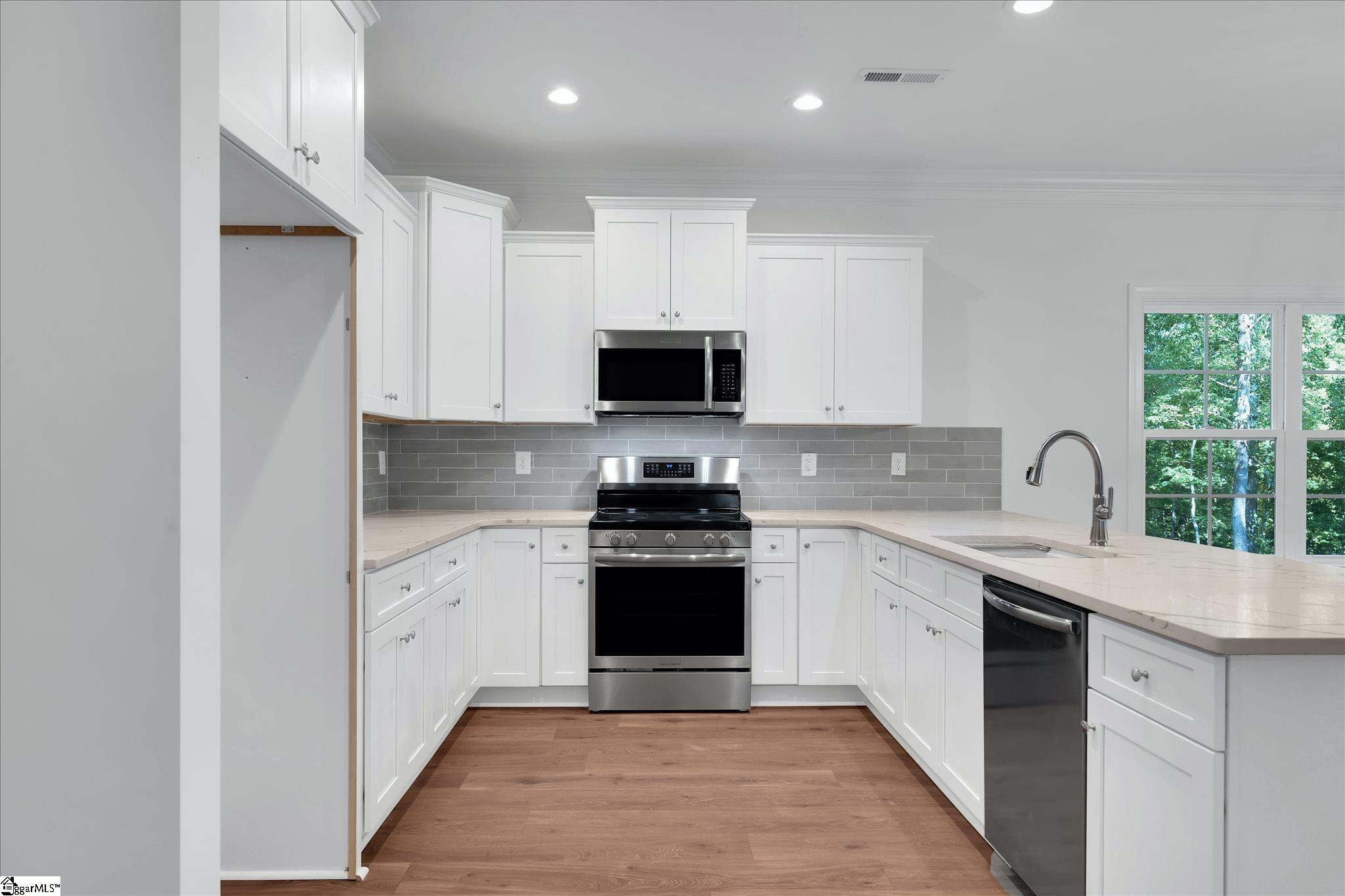 122 Harvest Drive Easley, SC 29640 - Photo 4 of 36