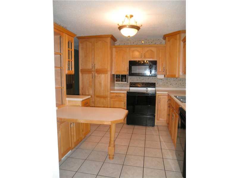 229 McKenzie Road Clinton, PA 15026 - Photo 6 of 25 Kitchen.