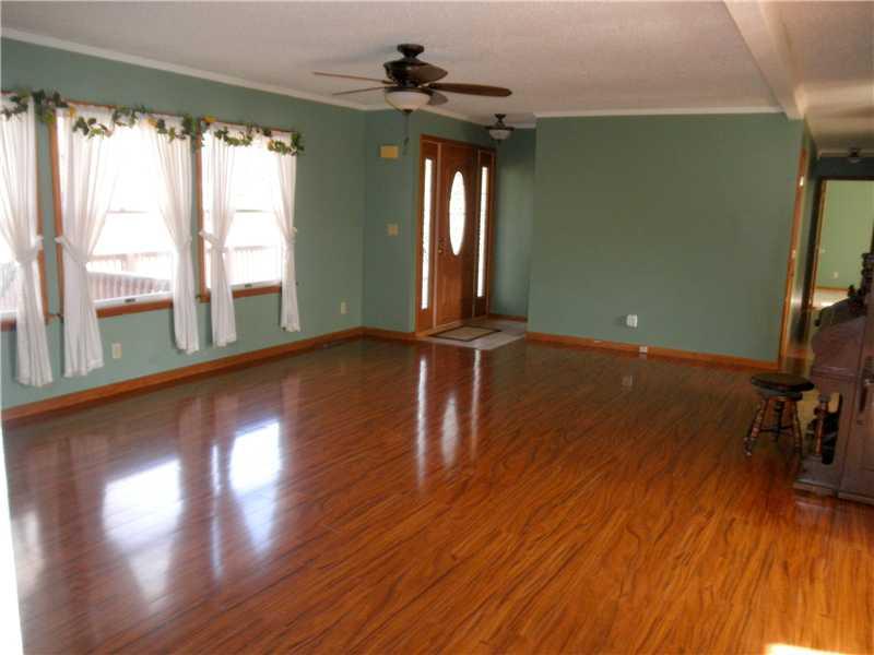 229 McKenzie Road Clinton, PA 15026 - Photo 7 of 25 Living Room.