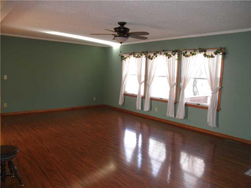 229 McKenzie Road Clinton, PA 15026 - Photo 9 of 25 Living Room.