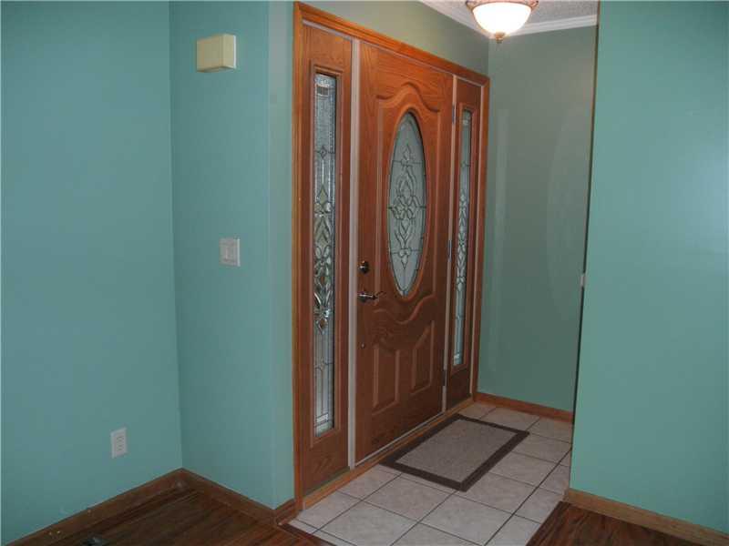 229 McKenzie Road Clinton, PA 15026 - Photo 10 of 25 Entry/Foyer.