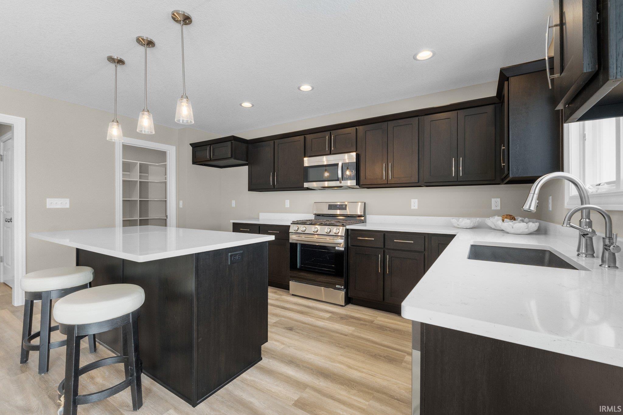 13527 Outpost Lodge Road Roanoke, IN 46783 - Photo 8 of 34