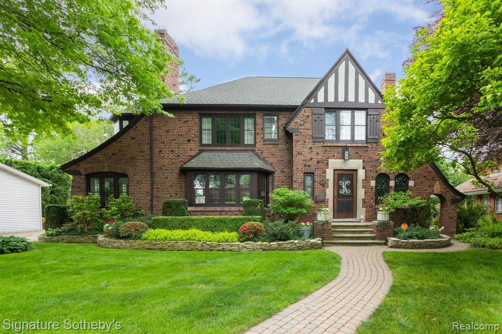 553 Middlesex Road Grosse Pointe Park, MI 48230 - Photo 1 of 46
