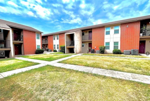 $995 | 410 Bryan Street, Unit 2, Denton, TX 76201