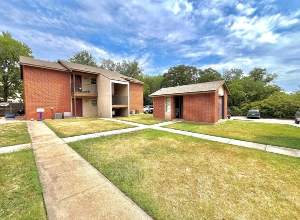 $925 | 410 Bryan Street, Unit 2, Denton, TX 76201
