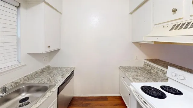 $995 | 410 Bryan Street, Unit 2, Denton, TX 76201