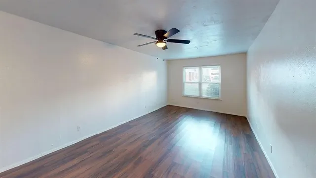 $995 | 410 Bryan Street, Unit 2, Denton, TX 76201