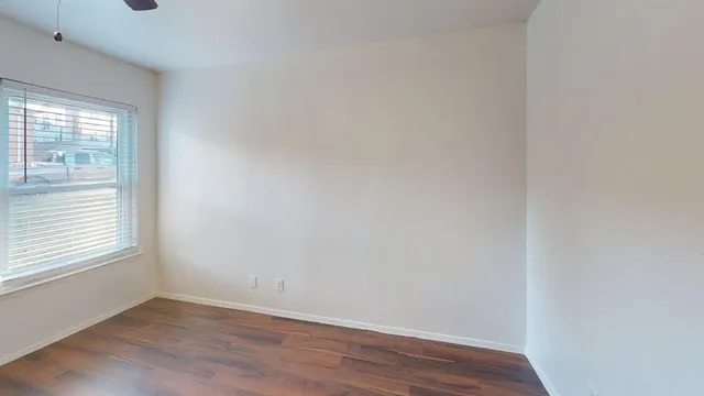 $995 | 410 Bryan Street, Unit 2, Denton, TX 76201