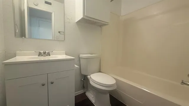 $995 | 410 Bryan Street, Unit 2, Denton, TX 76201