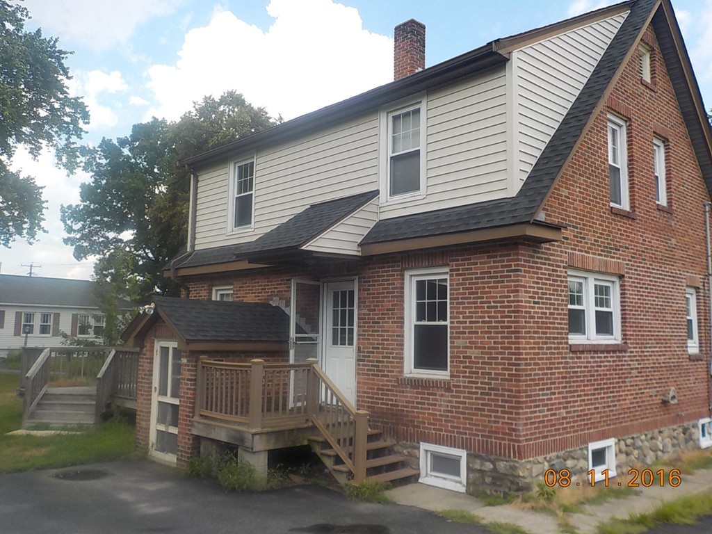 198 Thompson Road Webster, MA 01570 - Photo 2 of 16 Gallery Image 2