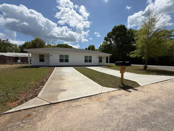 $1,300 | 32 Constitution Avenue, Unit AB, DeFuniak Springs, FL 32433