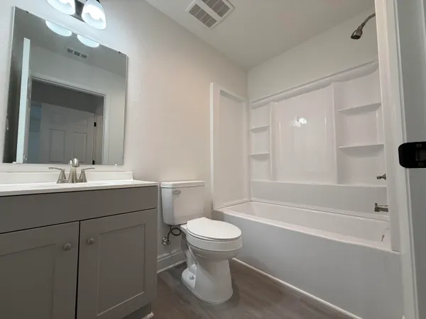 $1,300 | 32 Constitution Avenue, Unit AB, DeFuniak Springs, FL 32433