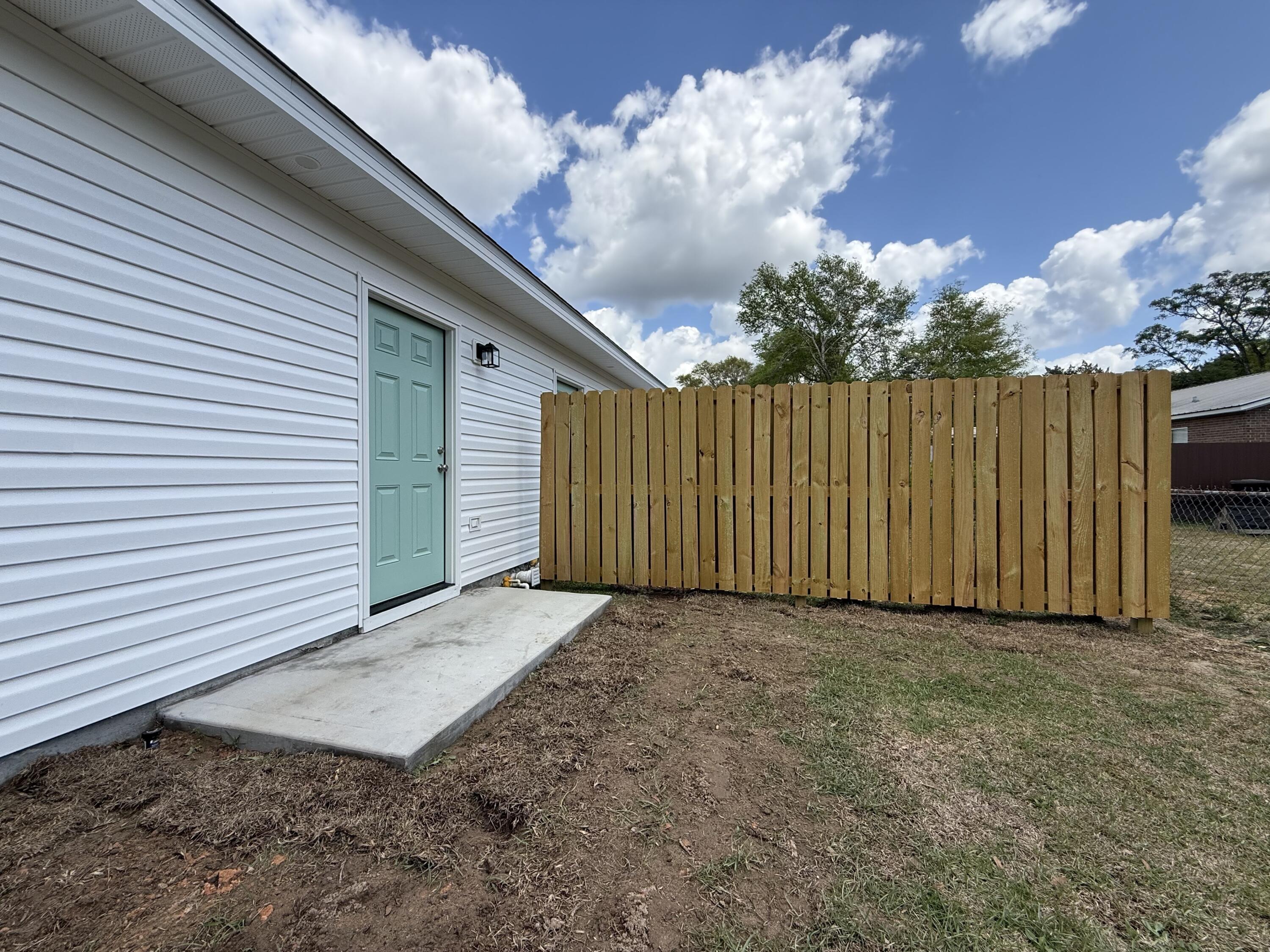 32 Constitution Avenue, Unit AB DeFuniak Springs, FL 32433 - Photo 21 of 22 a view of a backyard