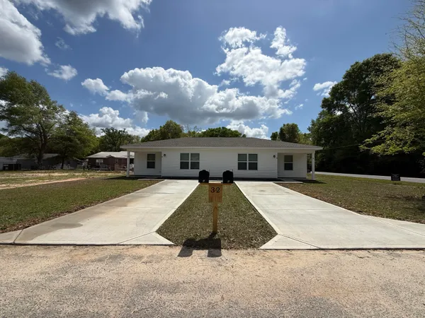 $1,300 | 32 Constitution Avenue, Unit AB, DeFuniak Springs, FL 32433