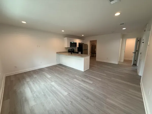 $1,300 | 32 Constitution Avenue, Unit AB, DeFuniak Springs, FL 32433