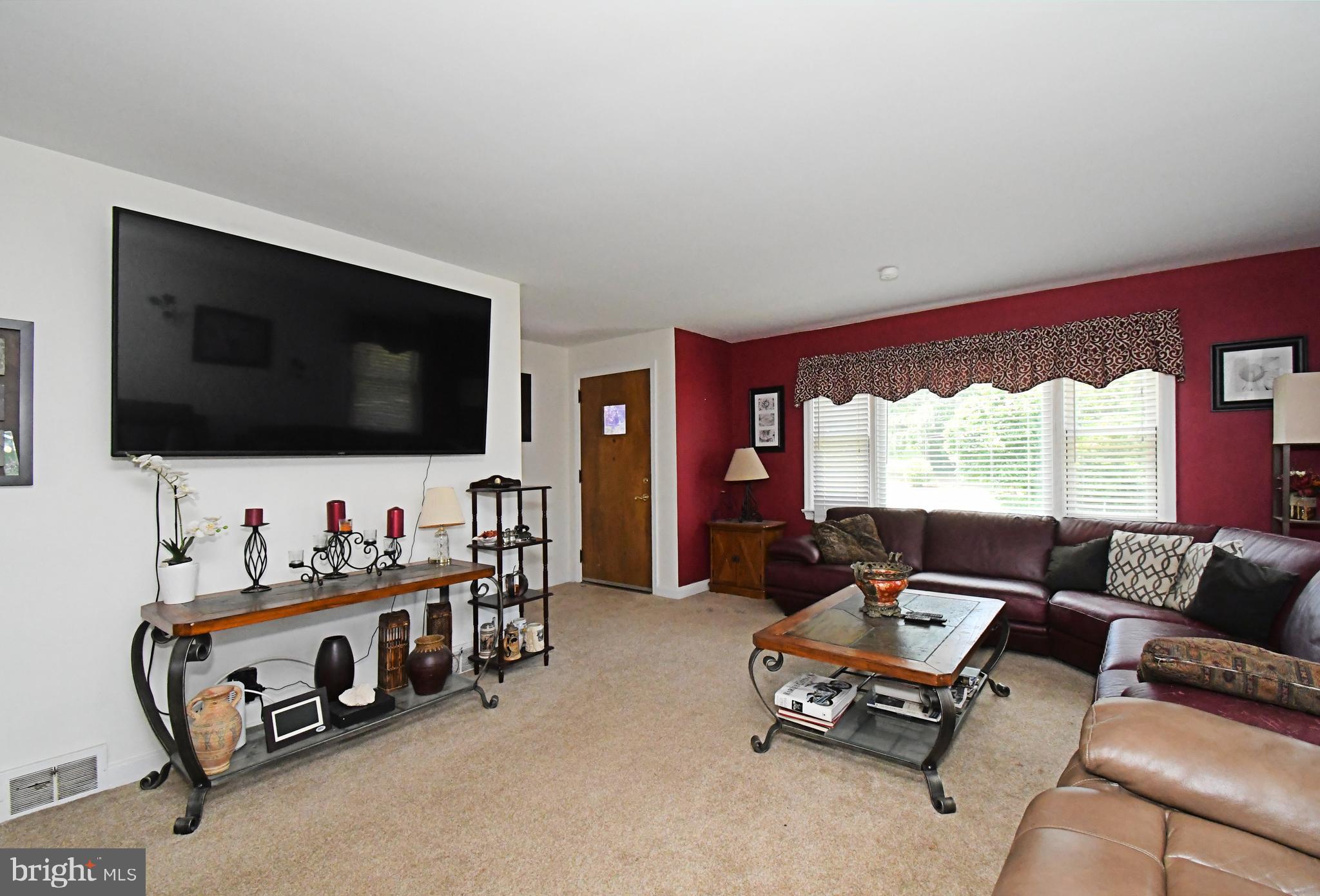 551 Walter Road Warminster, PA 18974 - Photo 5 of 45 Living Room