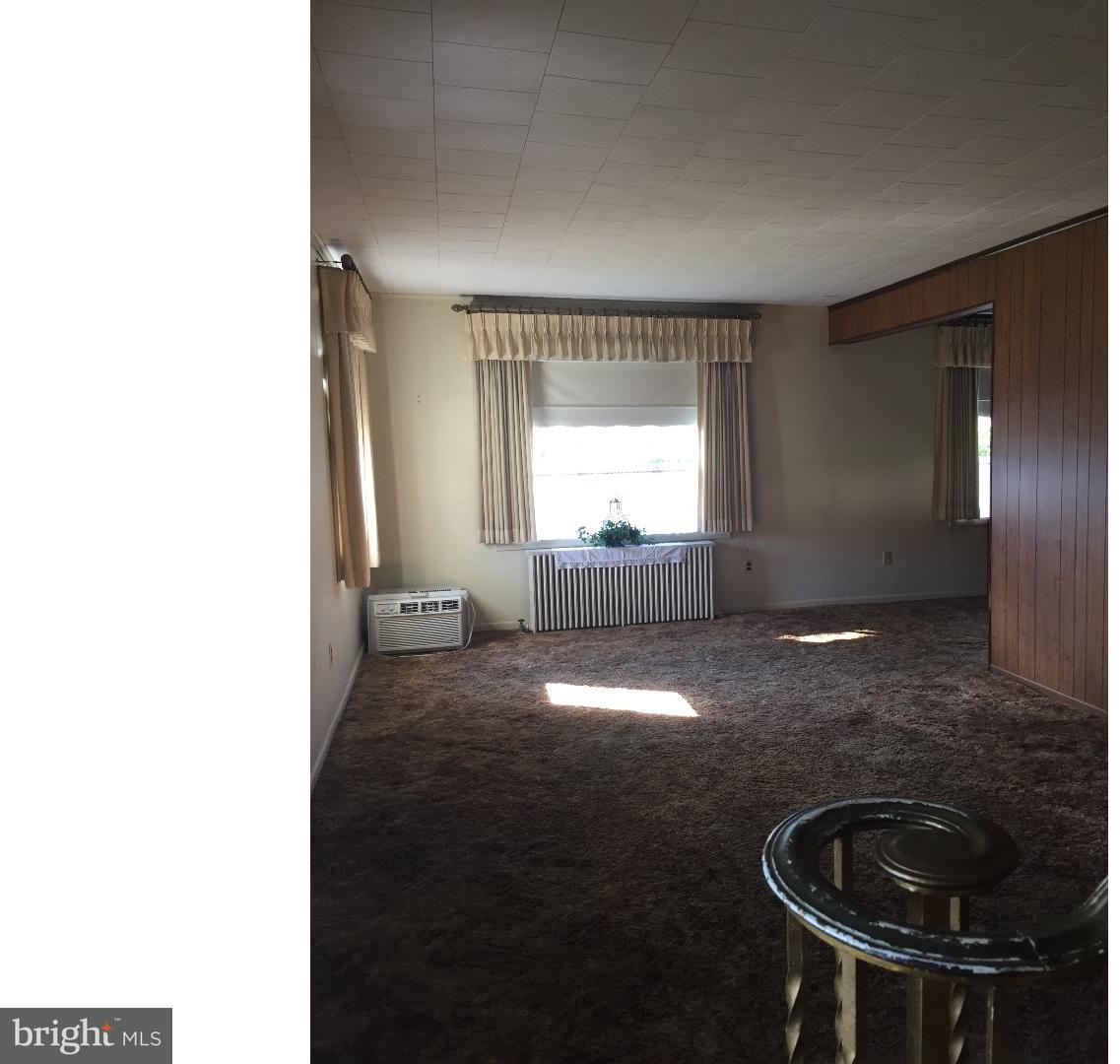 73 Dutch Road Ashland, PA 17921 - Photo 11 of 25 Living Room