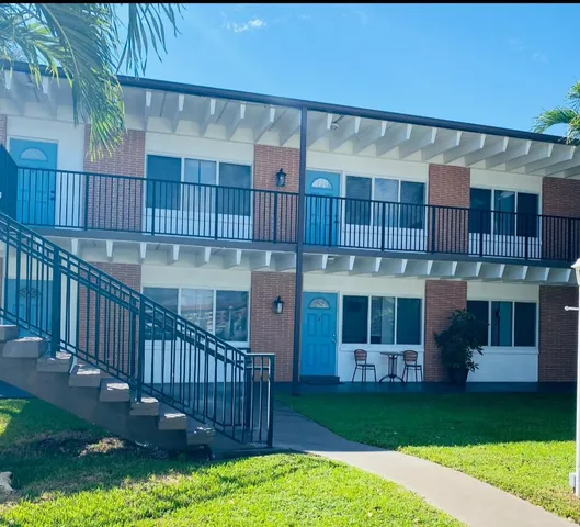 $1,950 | 124 Yacht Club Drive, Unit 8, North Palm Beach, FL 33408