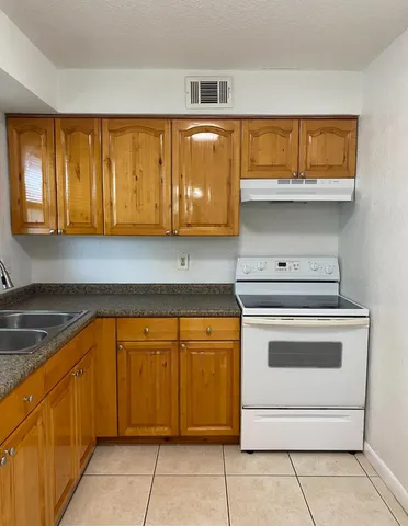 $1,950 | 124 Yacht Club Drive, Unit 8, North Palm Beach, FL 33408