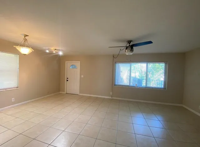 $1,950 | 124 Yacht Club Drive, Unit 8, North Palm Beach, FL 33408