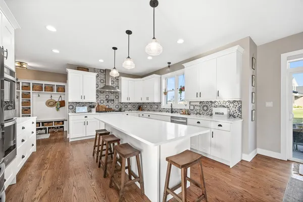 $689,900 | 24234 Sunset Lakes Drive, Manhattan, IL 60442