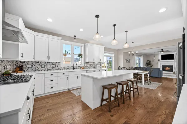 $689,900 | 24234 Sunset Lakes Drive, Manhattan, IL 60442