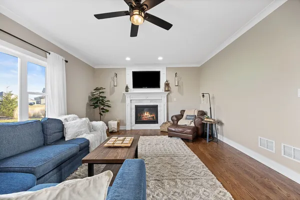 $689,900 | 24234 Sunset Lakes Drive, Manhattan, IL 60442