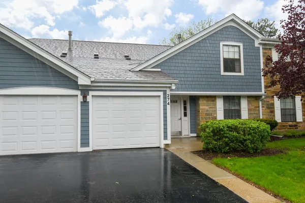 $2,495 | 274 Elmwood Lane, Unit A1, Schaumburg, IL 60193
