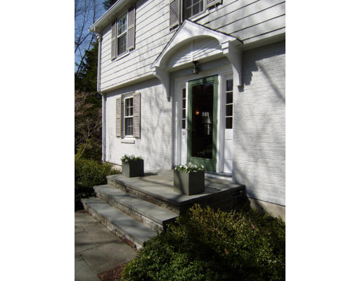 26 Amherst Road Wellesley, MA 02482 - Photo 2 of 9