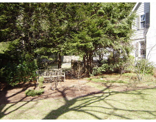 26 Amherst Road Wellesley, MA 02482 - Photo 3 of 9