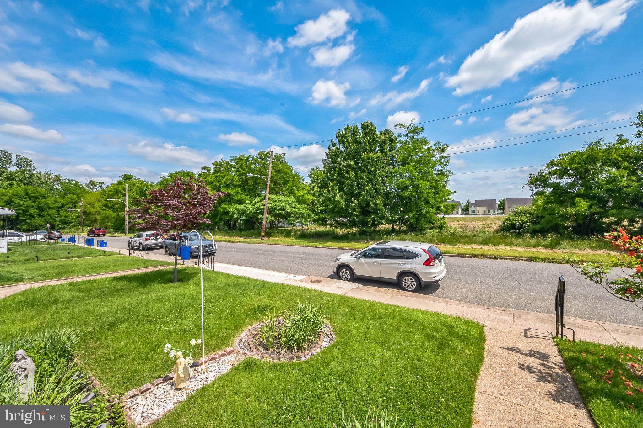 15128 Carter Road Philadelphia, PA 19116 - Photo 2 of 27 Front Yard Towards Street