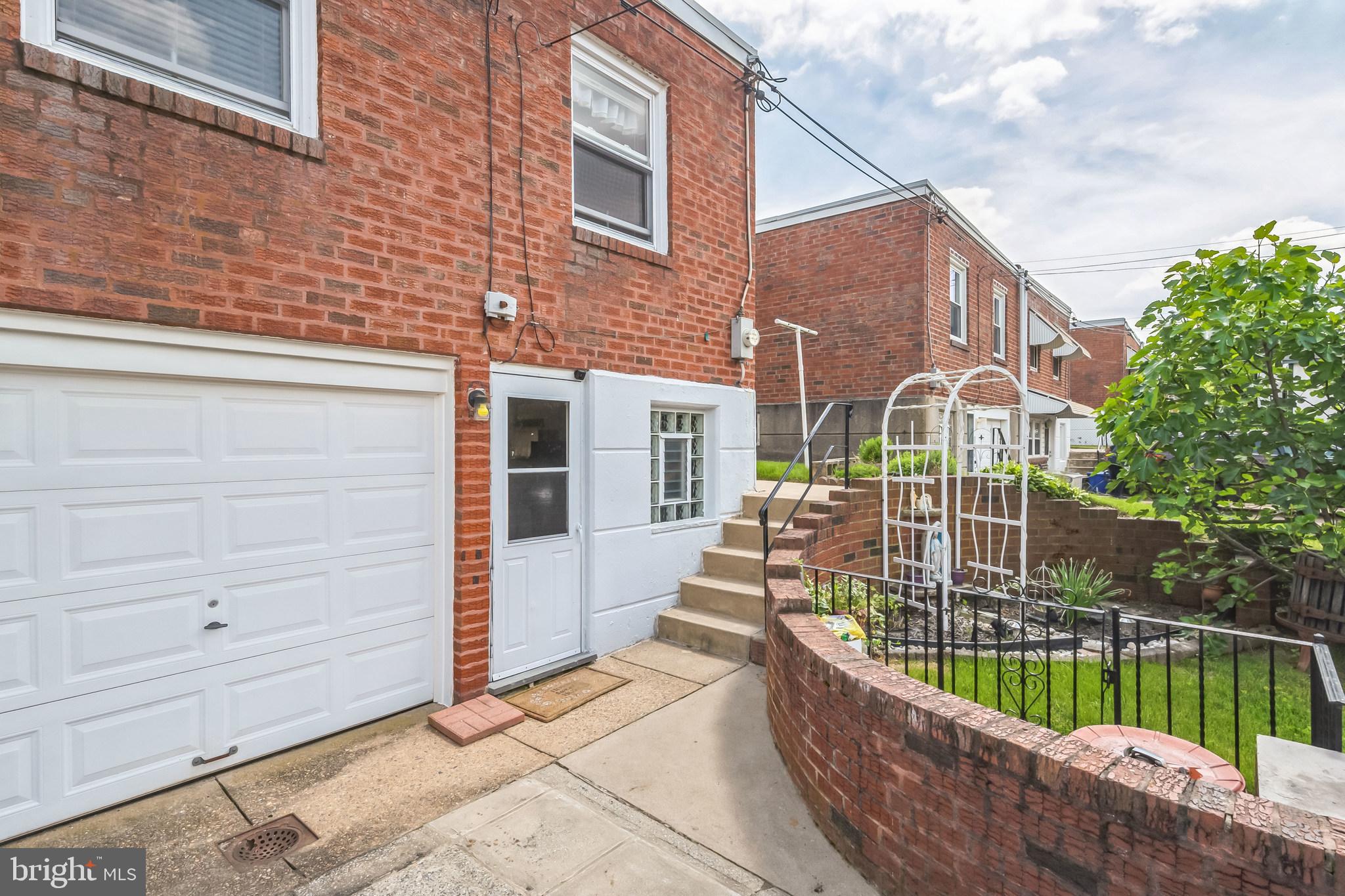 15128 Carter Road Philadelphia, PA 19116 - Photo 24 of 27 1 Car Garage + Garden Area