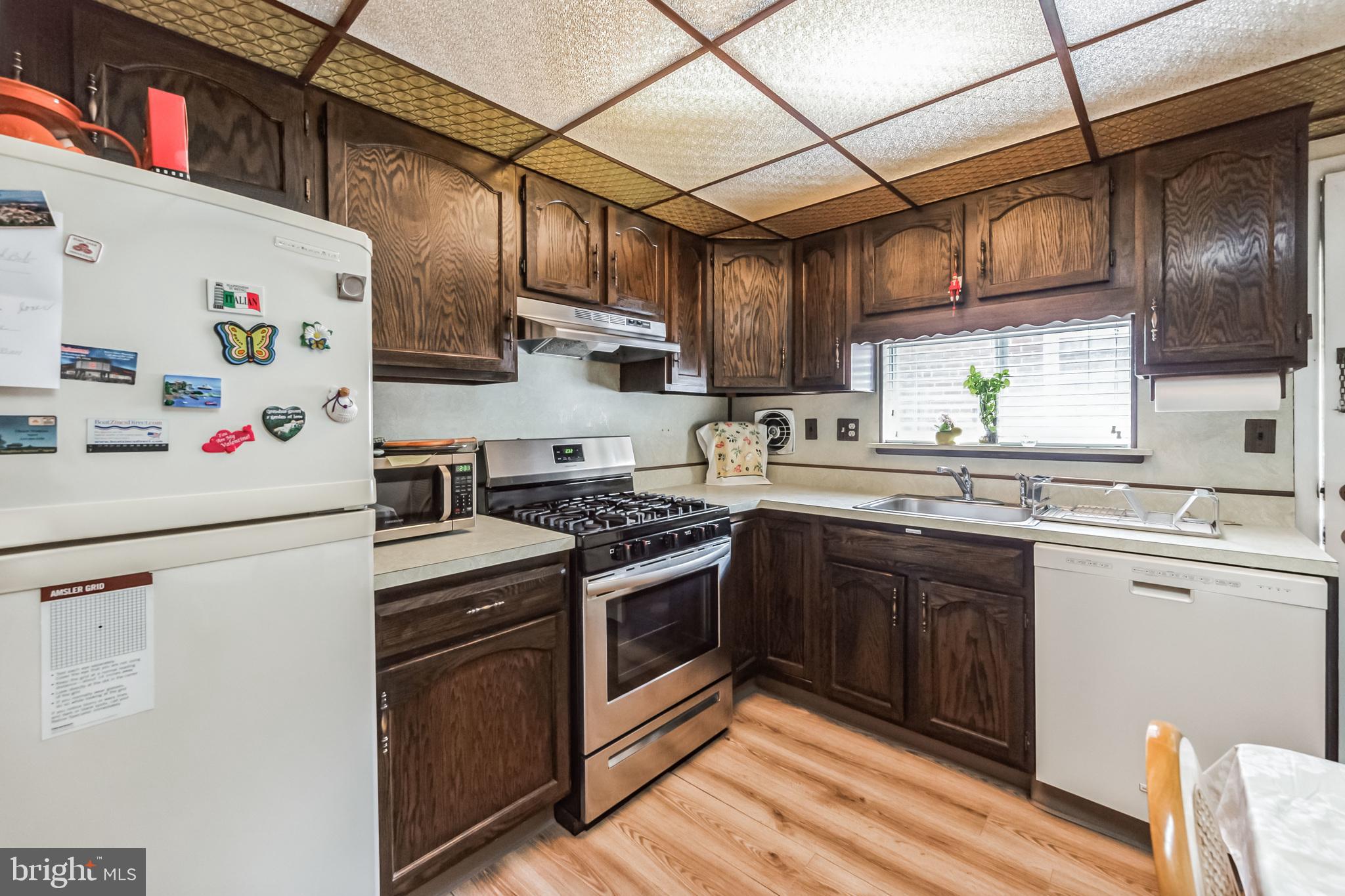 15128 Carter Road Philadelphia, PA 19116 - Photo 9 of 27 Kitchen With Nice Cabinets