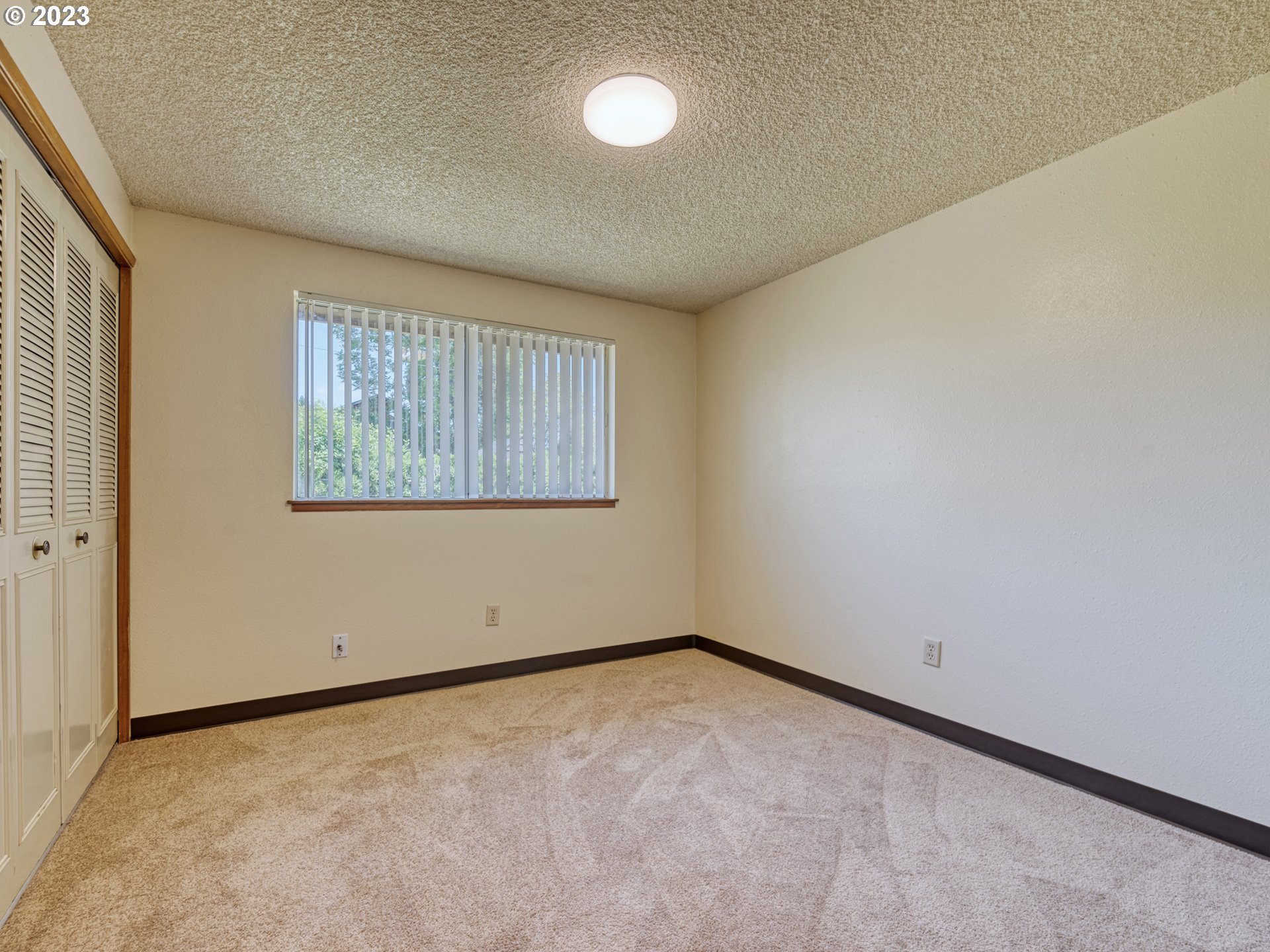 1249 6th Street Springfield, OR 97477 - Photo 15 of 24 an empty room with a window