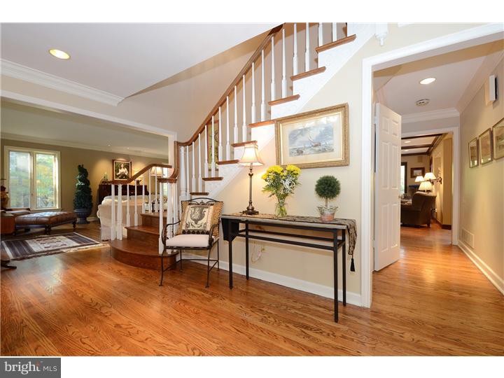 268 Ravenscliff Road Wayne, PA 19087 - Photo 3 of 25 Foyer