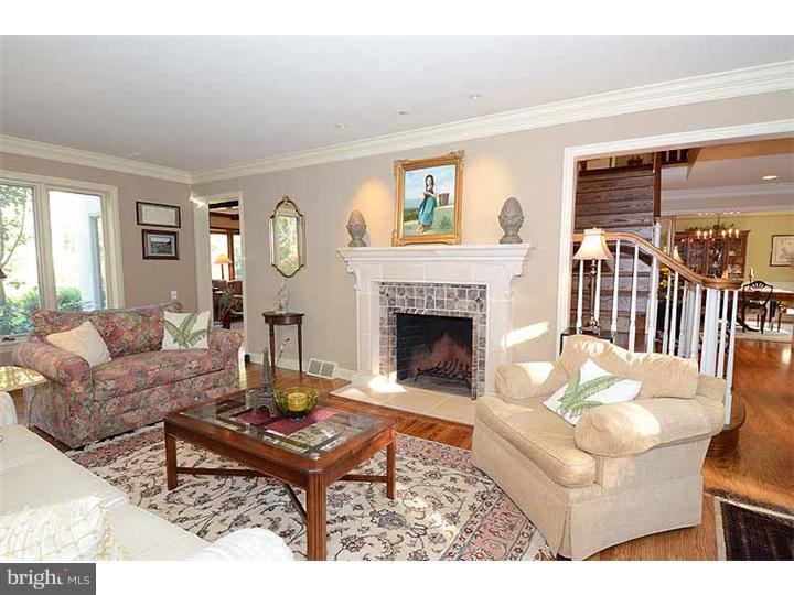 268 Ravenscliff Road Wayne, PA 19087 - Photo 6 of 25 Living Room