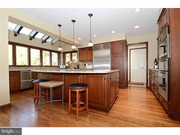 268 Ravenscliff Road Wayne, PA 19087 - Photo 9 of 25 Kitchen