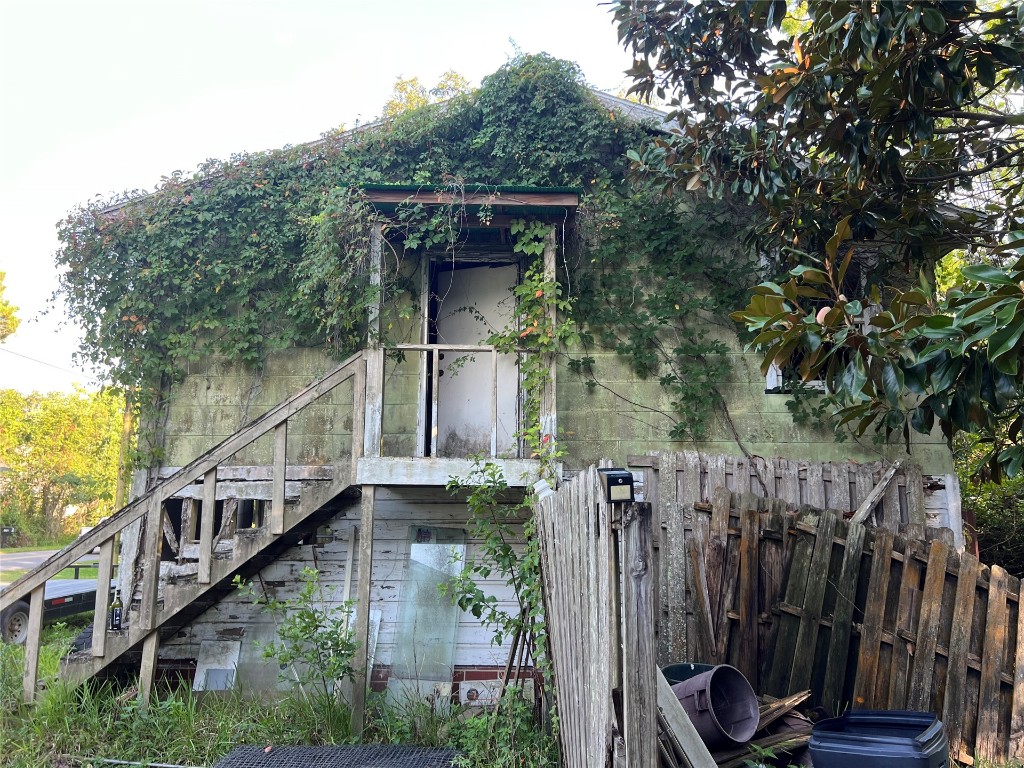 2017 Clinch Drive Fernandina Beach, FL 32034 - Photo 6 of 22 a balcony with an outdoor space