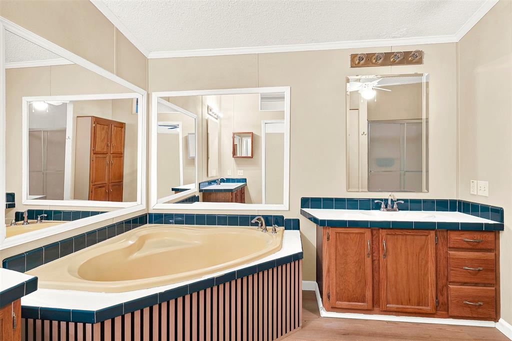 567 Poetry Road Royse City, TX 75189 - Photo 18 of 31 Primary Ensuite Bath