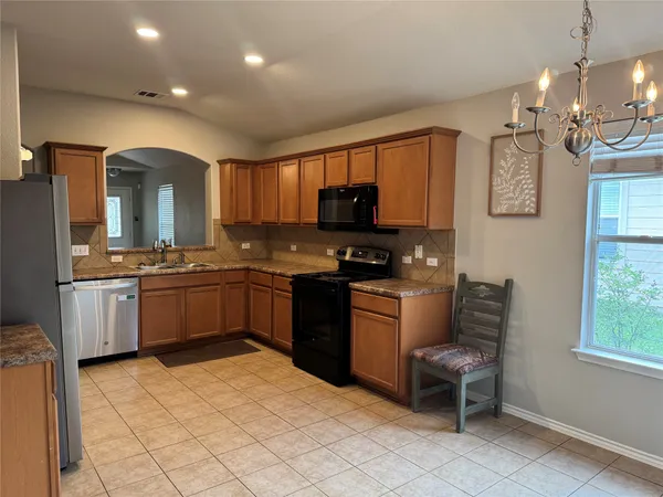 $1,850 | 328 Altamont Street, Hutto, TX 78634