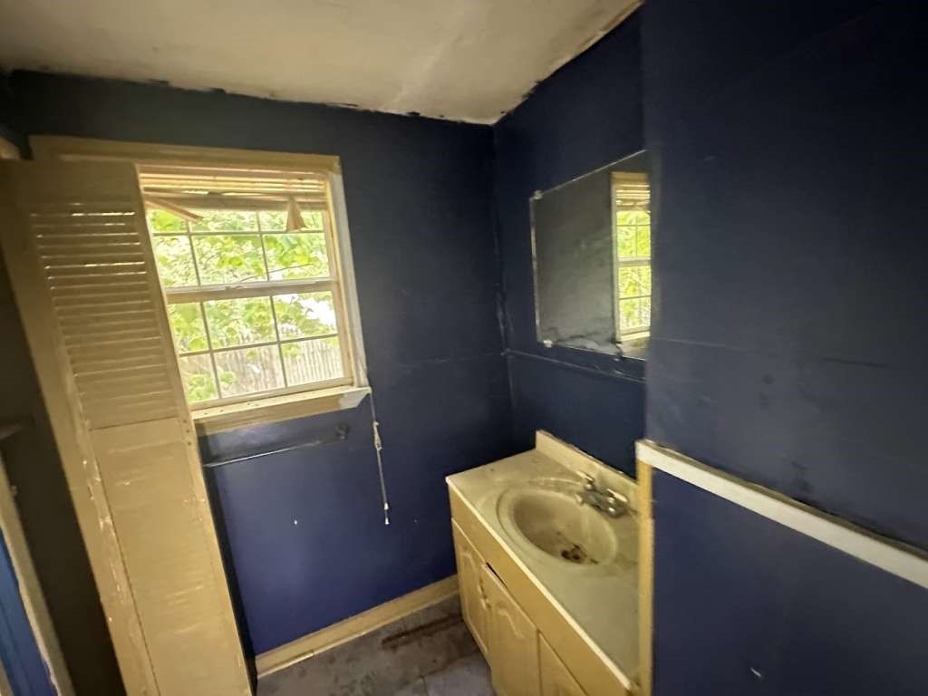1311 West Grove Street Tyler, TX 75701 - Photo 7 of 12 a bathroom with a tub sink and mirror