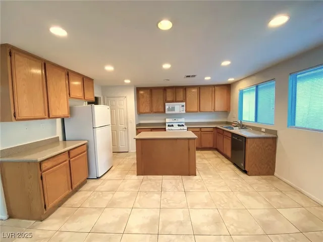 $2,350 | 6424 Indian Peak Court, North Las Vegas, NV 89084