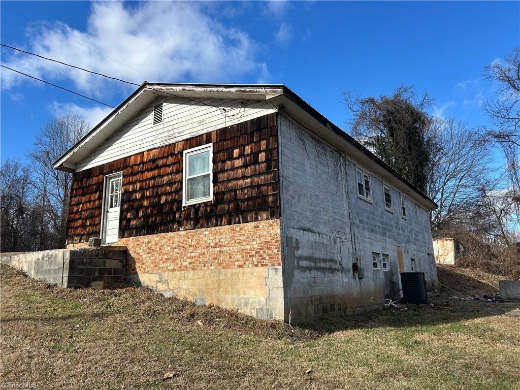 2990 Pipers Gap Road Mount Airy, NC 27030 - Photo 5 of 20