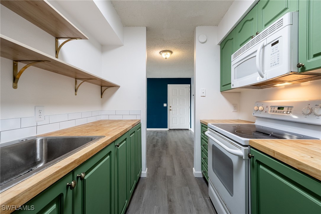 5315 Summerlin Road, Unit 1514 Fort Myers, FL 33919 - Photo 5 of 17 a kitchen that has a sink and a stove