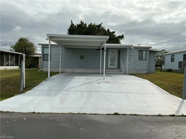 a front view of house with yard