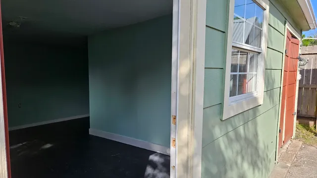 a view of an entryway of the house