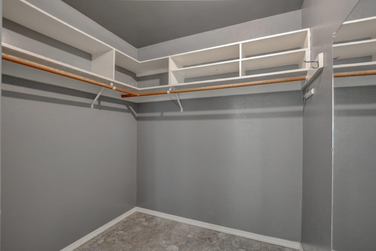 833 Upper Applegate Road Jacksonville, OR 97530 - Photo 22 of 58 a view of walk in closet