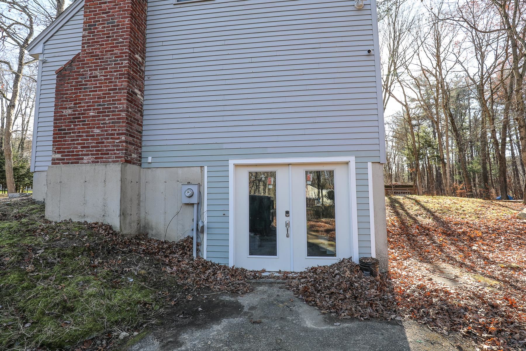 17 Red Deer Road Londonderry, NH 03053 - Photo 3 of 38