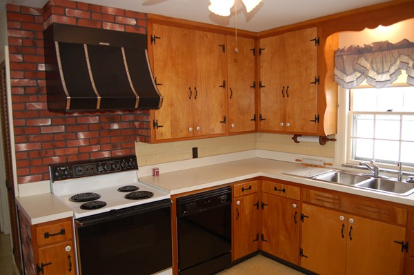 11 Curtis Road Woburn, MA 01801 - Photo 3 of 14 Gallery Image 3